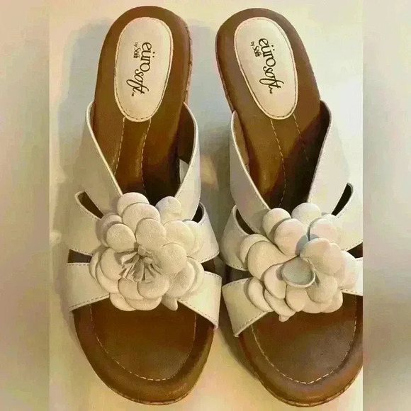 Eurosoft by Sofft Fairley White Wedges Slip on Sandals Faux Leather Flower 11 - Picture 2 of 7
